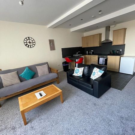 2 Large Bedroom Apartment- Wifi & Parking Fleetwood Luaran gambar