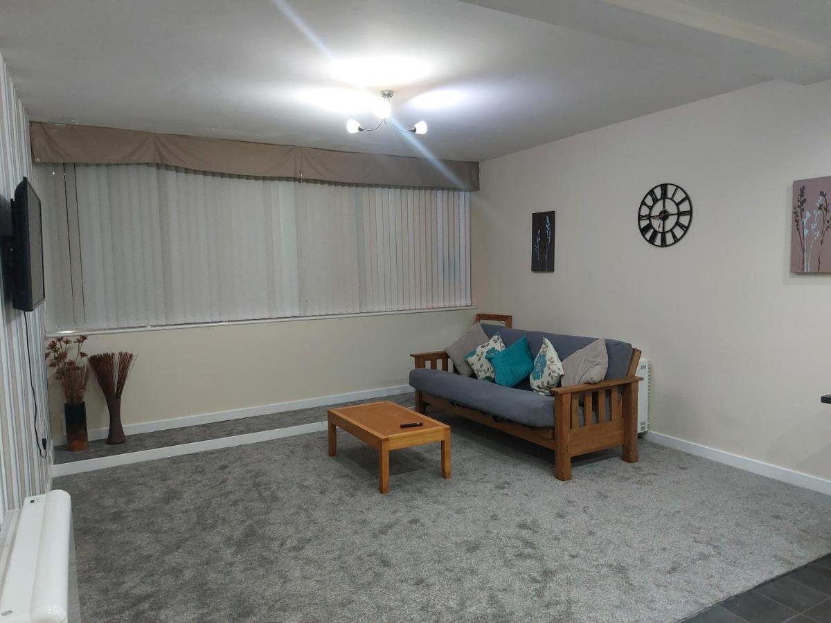 2 Large Bedroom Apartment- Wifi & Parking Fleetwood Luaran gambar