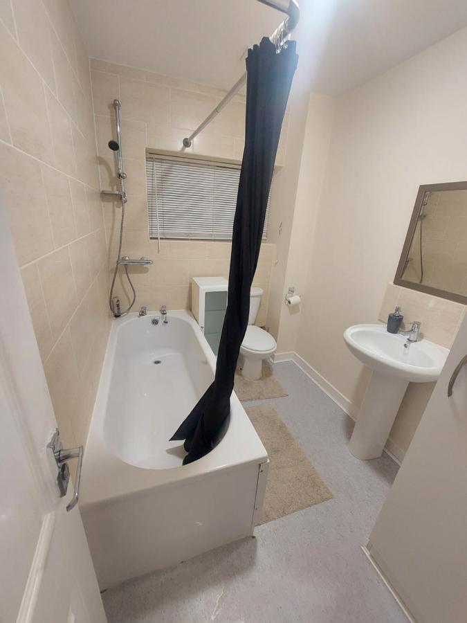 2 Large Bedroom Apartment- Wifi & Parking Fleetwood Luaran gambar