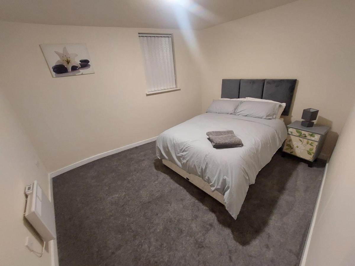 2 Large Bedroom Apartment- Wifi & Parking Fleetwood Luaran gambar