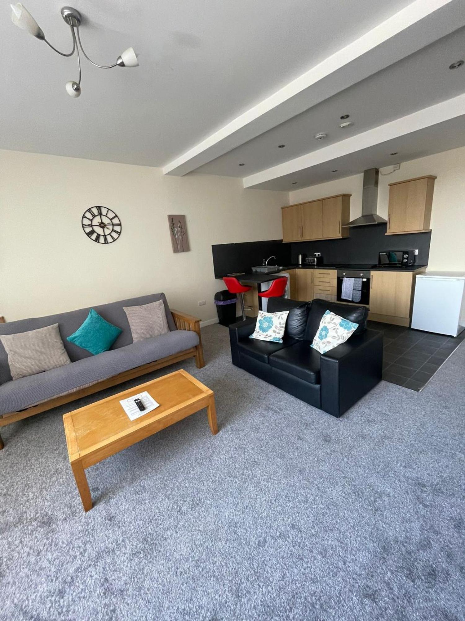 2 Large Bedroom Apartment- Wifi & Parking Fleetwood Luaran gambar